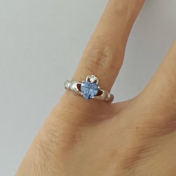 Sterling silver alexandrite(lavender) stone claddagh ring, claddagh ring, Celtic - Picture 5 of 9